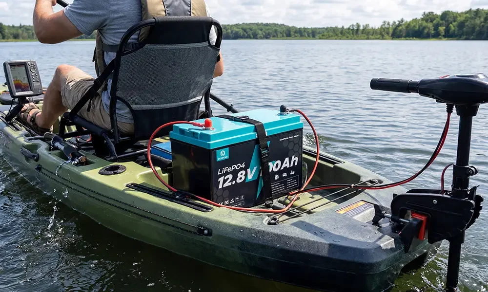 Kayak with a marine solar and battery setup